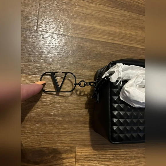 ✨NEW!✨ VALENTINO BLACK PHONE PURSE HANDLER - Picture 10 of 17